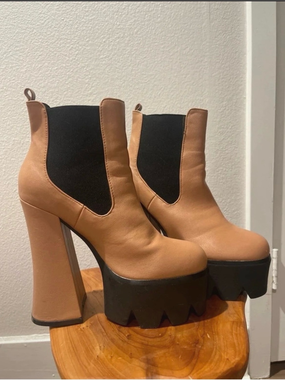 Women’s Tan Platform Chelsea Boots with Black Elastic Panels